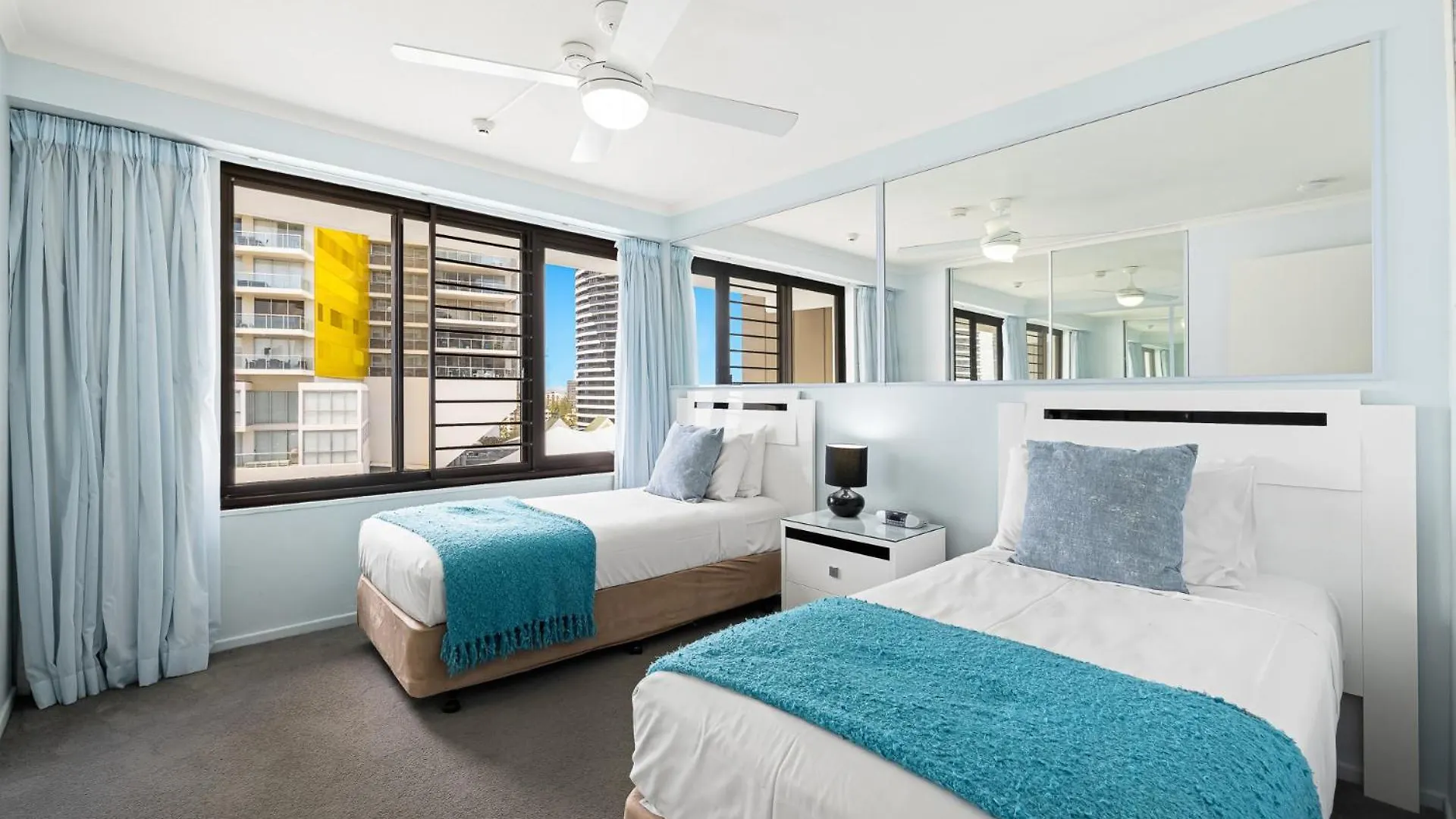 South Pacific Plaza - Official Aparthotel Broadbeach Ausztrália