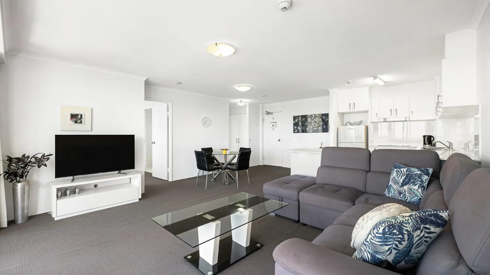 South Pacific Plaza - Official Aparthotel Broadbeach 4*,